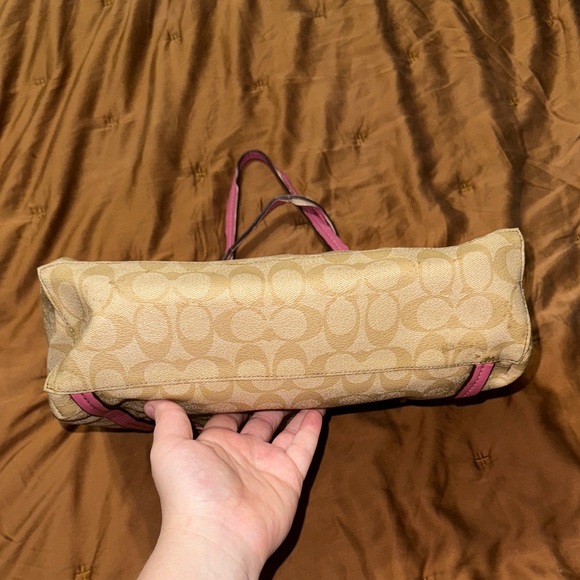 Vintage Coach Signature Tote in Pink and Tan - Picture 3 of 16